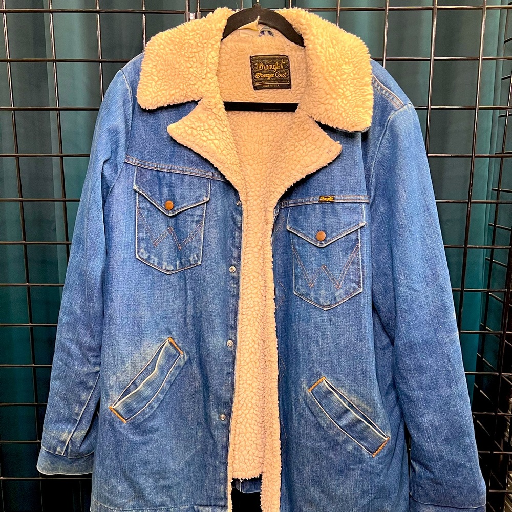 Vintage Wrangler jean jacket with Sherpa coating on the inside.